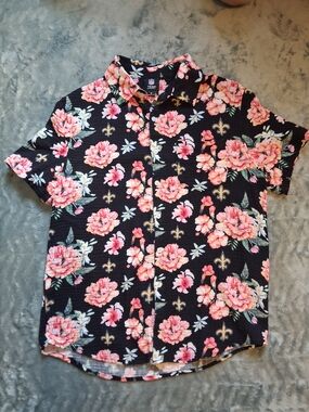 NFL Team Apparel Saints  Short-Sleeve Button Shirt with Black W Pink Hawiian